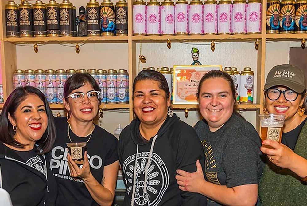 mujeres brew house