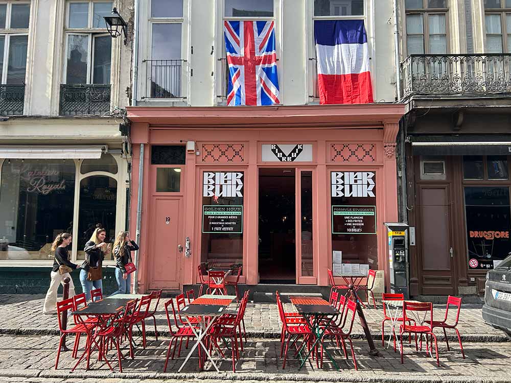 Stumbling Into the Hot Pink Restaurant With the Most Pleasurable Food in France