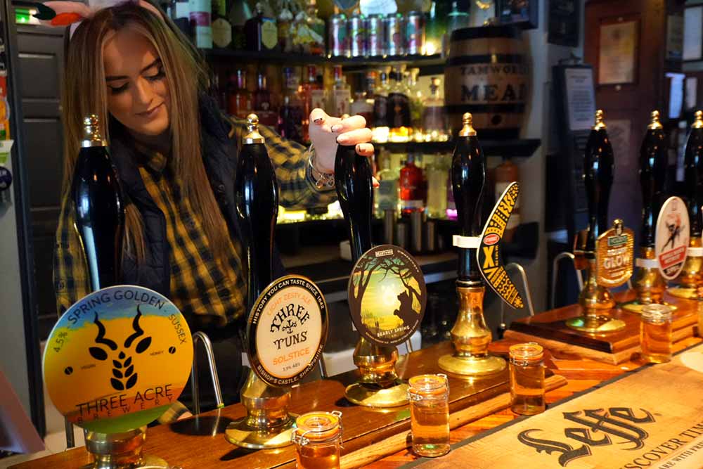 the tamworth tap caske ale hand pulls